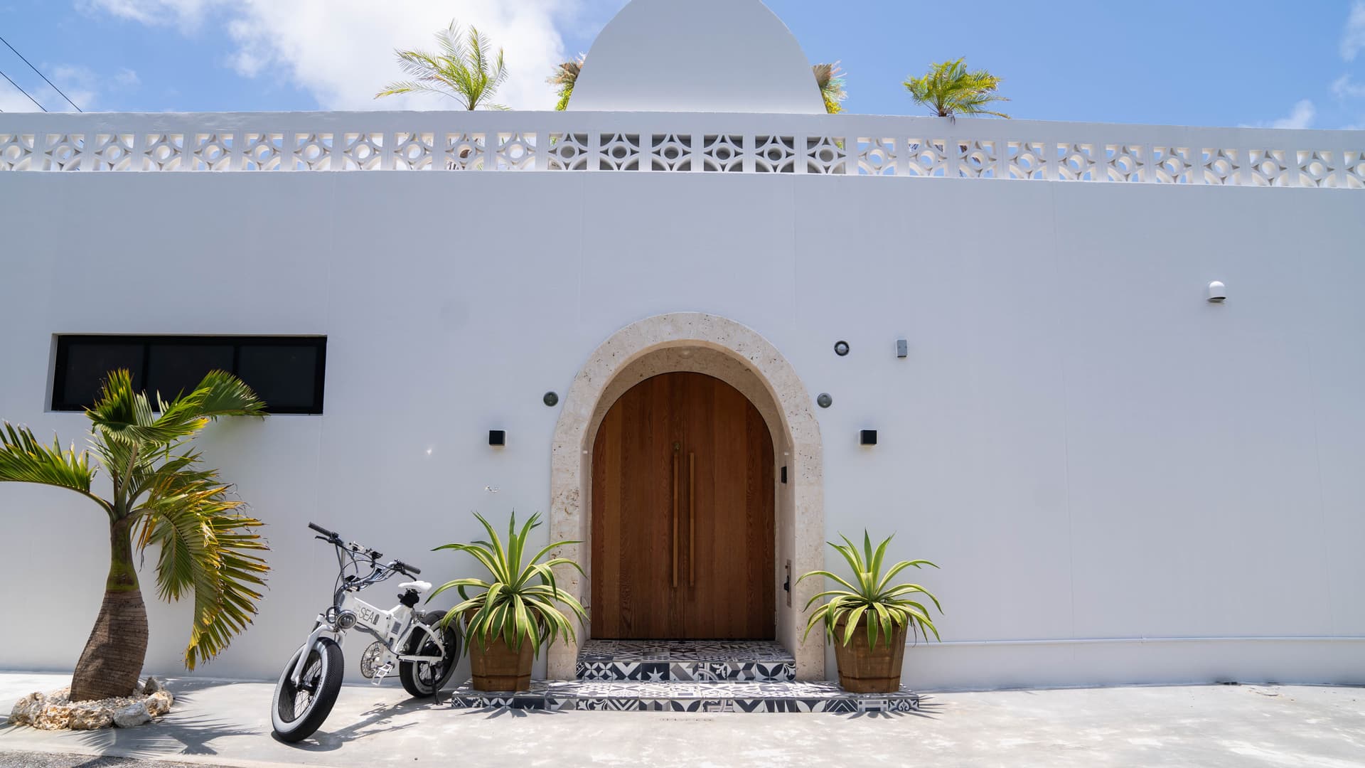 Ｔｈｅ　ｈｏｕｓｅ　ｂｙ　ｔｈｅ　ｓｅａ＜宮古島＞