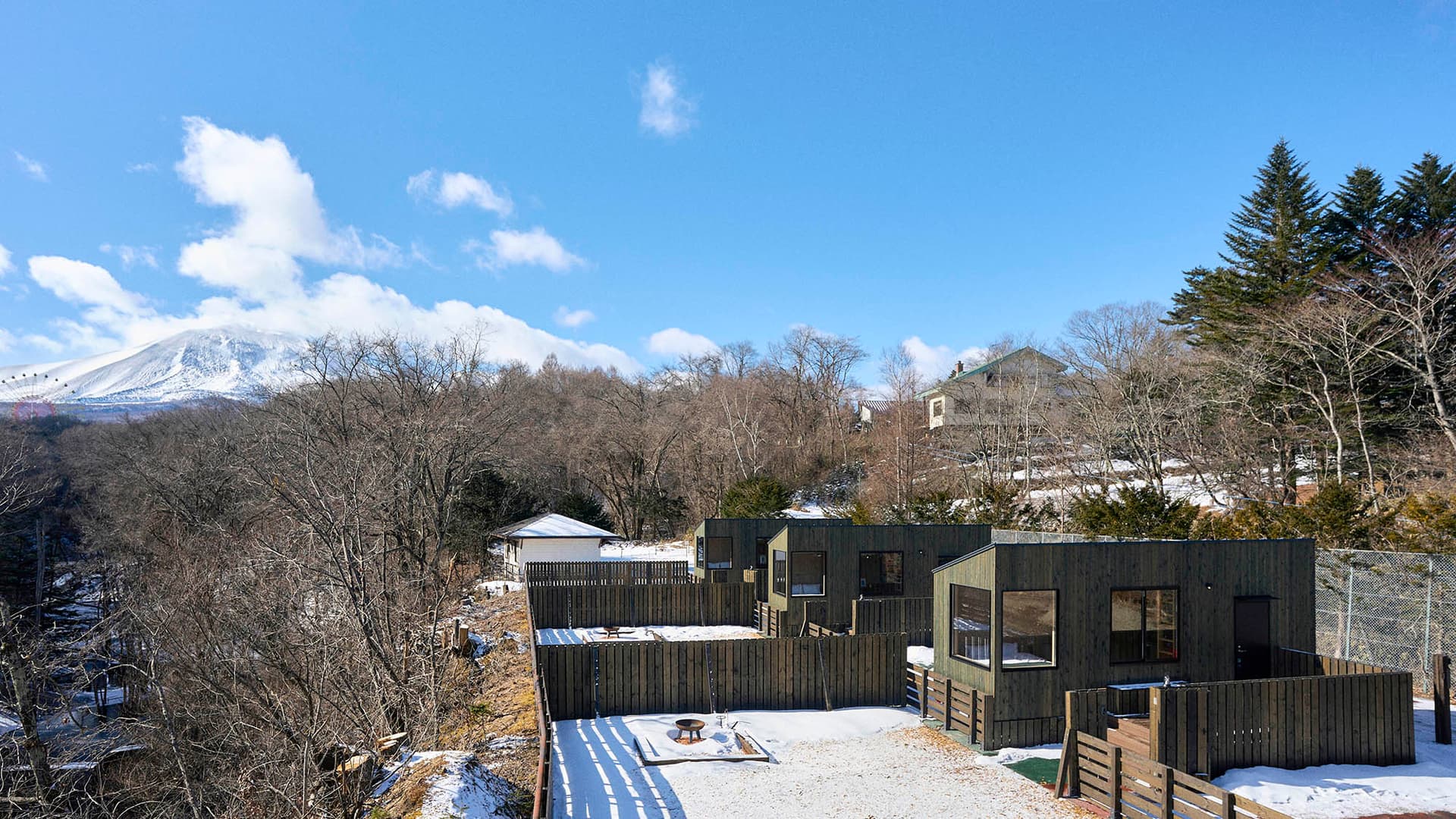 ＹＡＤＯＫＡＲＩ　ＶＩＬＬＡＧＥ　北軽井沢