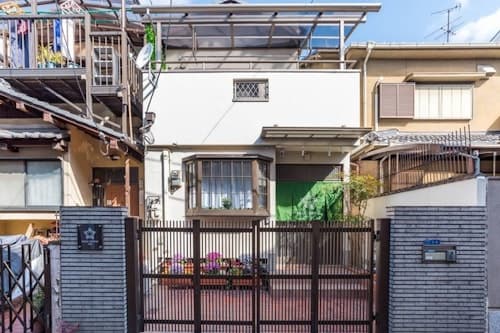 難波・新世界へ5分/一軒家まるまる貸切/大阪観光、グループ旅行、お泊り会に最適! ^