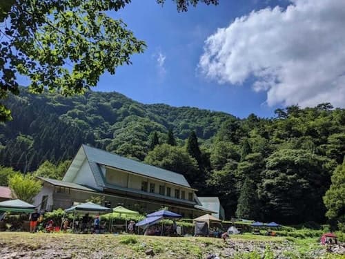 山王谷キャンプ場・たんぽり荘 ^