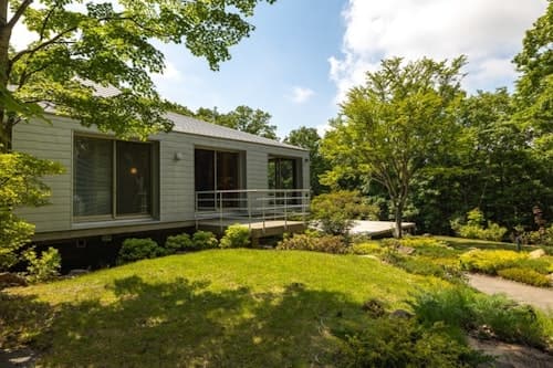 ５０００坪の広大な森のモダンハウス、プロサウナ、ＢＢＱ／民泊