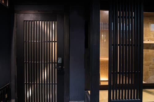 葉月邸　京都祇園、東山三条旁、地鐵東山站歩行約１分〜白川與柳樹相伴的石板街道〜京町屋整棟出租　＾