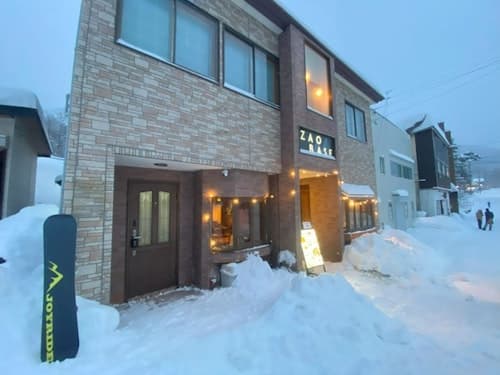 ［ｚａｏｂａｓｅ］スキー場まで徒歩１分　新装個室　　最大７名　＾