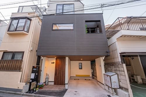 上中里駅４分新築車庫付９２平米一戸建まる貸し、コンビニ１分最大１０人東京直通１５分　＾