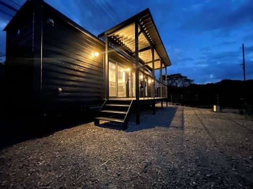 Ｈｏｕｓｅ＃０１４　唐津・貸し切りトレーラーハウスで珍しい宿泊体験を！海鮮ＢＢＱ・朝市　＾