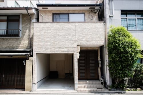 【お宿やおよろず柳水町】／民泊