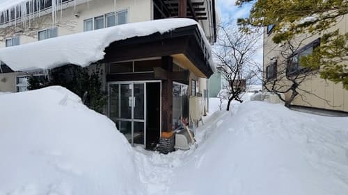 昭和の雰囲気が漂う広々とした２階建ての宿　＾