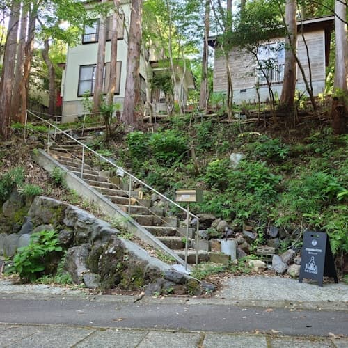 自然に囲まれた癒し空間の貸し切り別荘（源泉１００％かけ流し温泉付き）／民泊