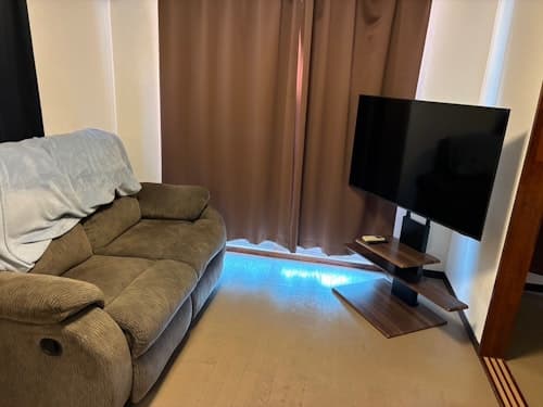 サニー　秋川駅０．４／横田基地２．７ｍｉ　４（５）名〜１２時／民泊