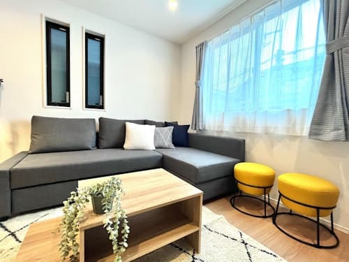 車でUSJまで10分!新築/無料駐車場付き(最大10名)CS7/民泊