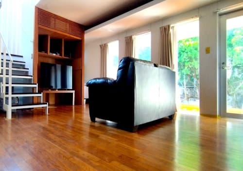 ＭＡＩＳＯＮ　ＤＥ　ＶＡＣＡＮＣＥＳ　＾