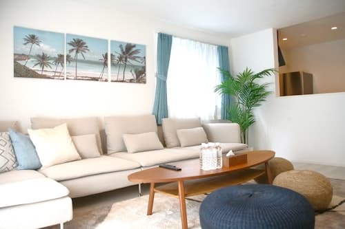 無料駐車場＆大型テレビ付き！ＵＳＪまで電車で５分の新築貸切り一軒家（最大１０名）　ＣＳ１／民泊