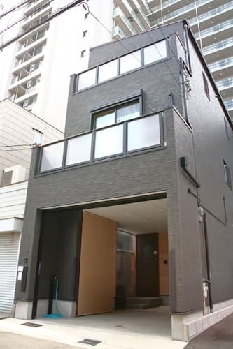 駅近１分／ＵＳＪも道頓堀も車で１５分！駐車場付貸切戸建　ＣＳ２１／民泊