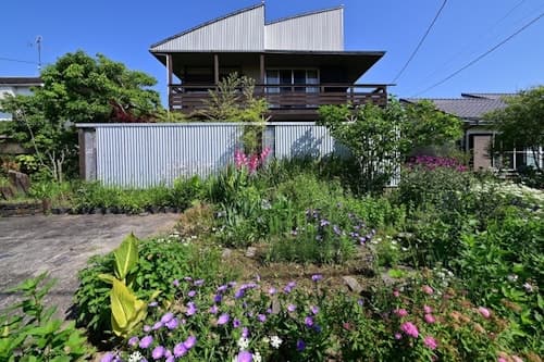 串間駅近くの一棟貸し宿／レモン設計室デザインの和モダンハウス　＾