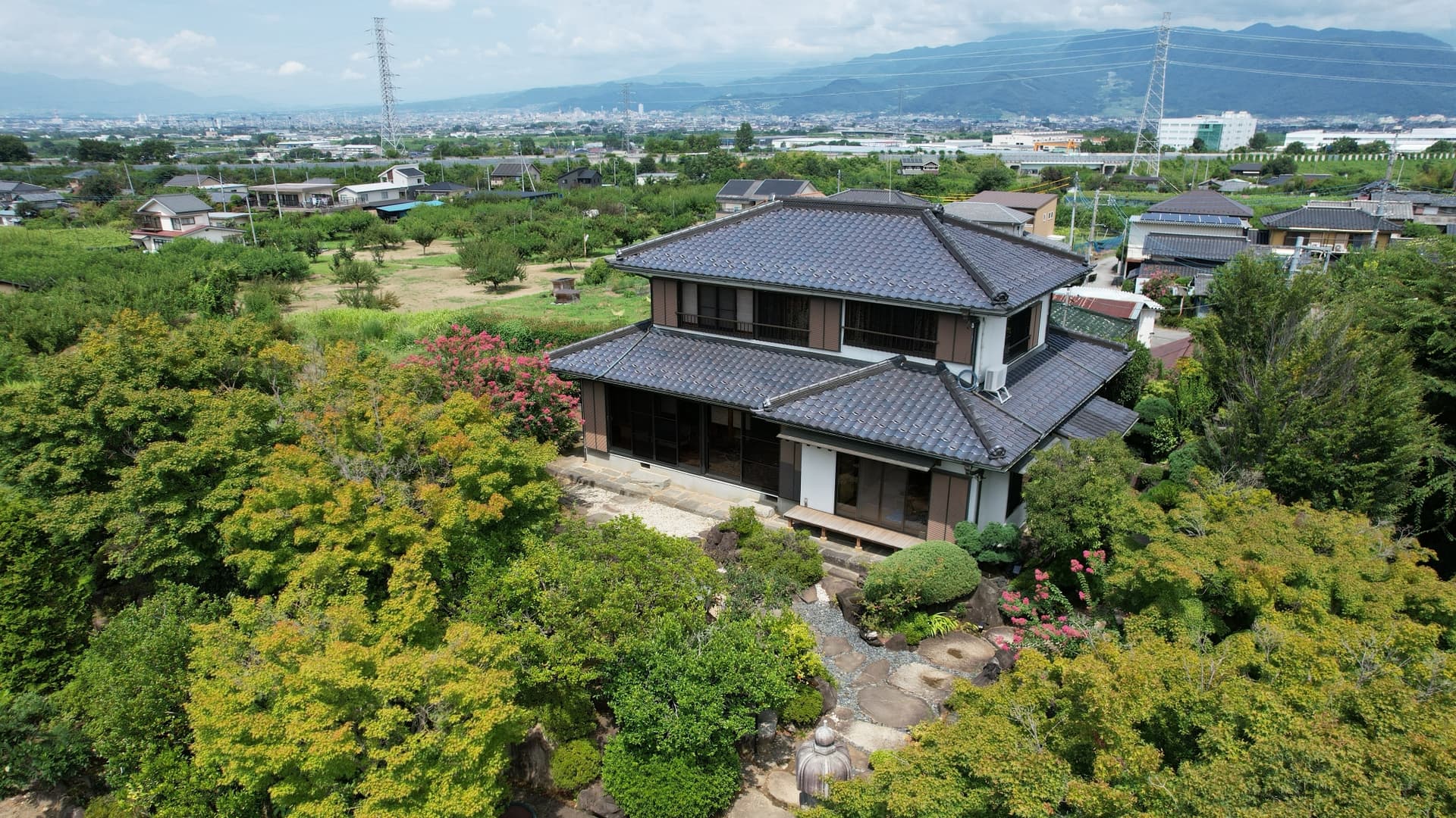 マルサマルシェ 一棟貸し宿【桃源の家】【庭園の家】