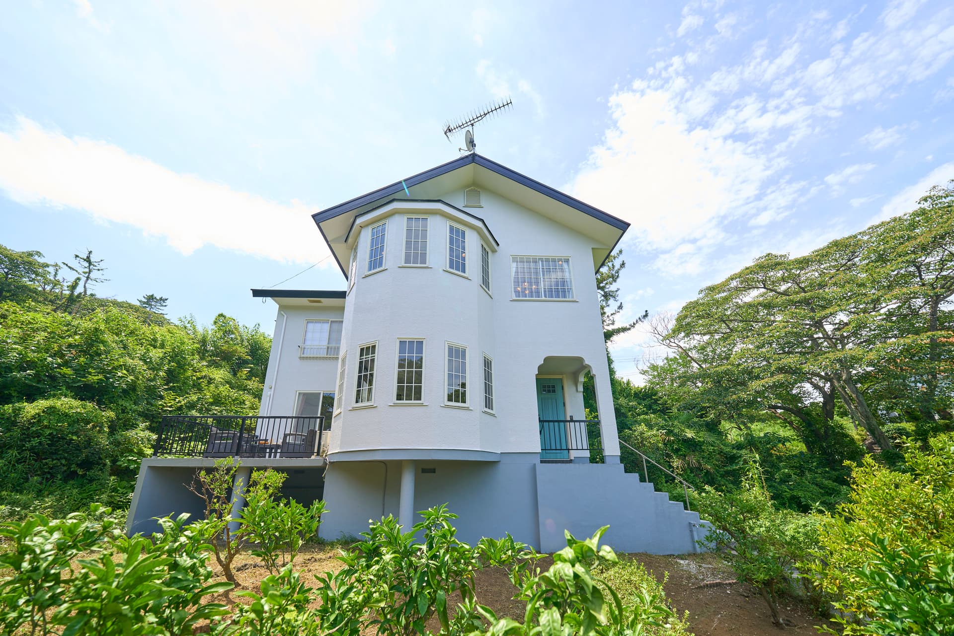 スイートヴィラ　みかんの花咲く白い家