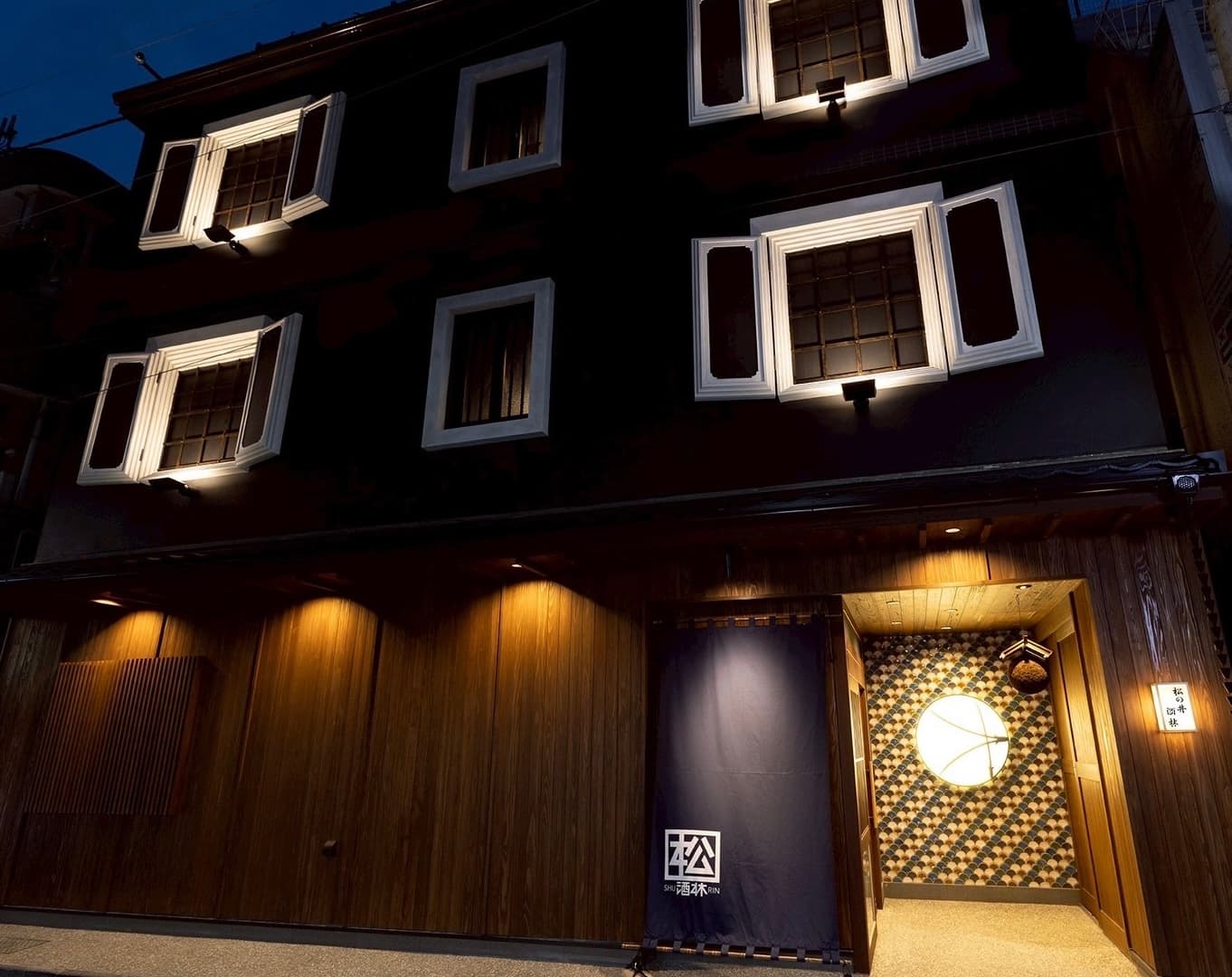 ホテル松の井　酒林