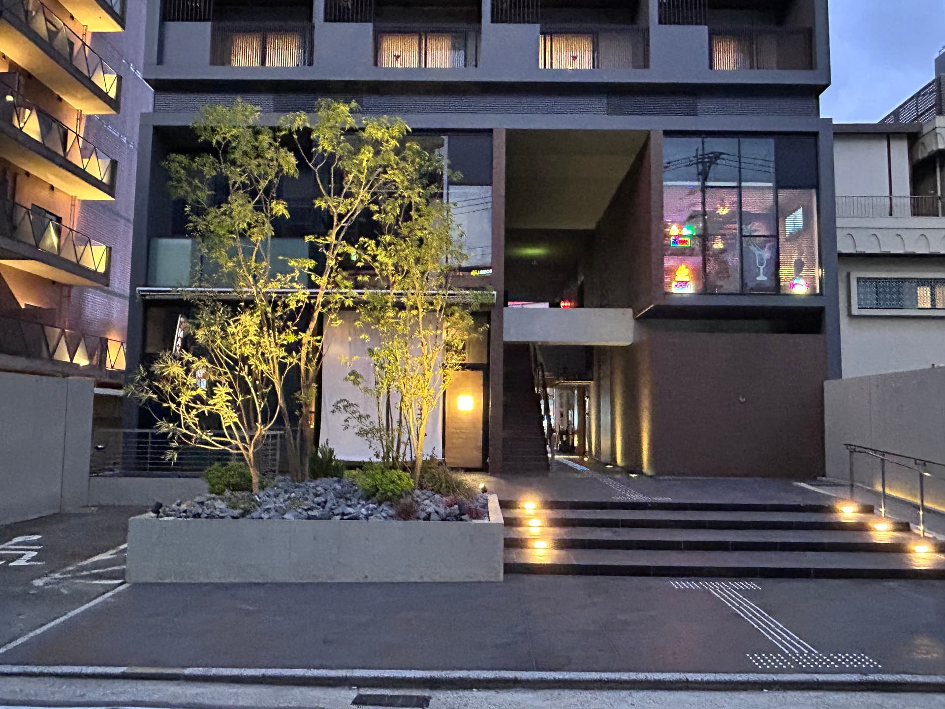 ＢＡＮＤ　ＨＯＴＥＬ　ＨＡＫＡＴＡ