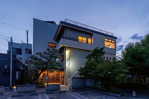 料亭ほんだ内３Ｆゲストハウス四方館