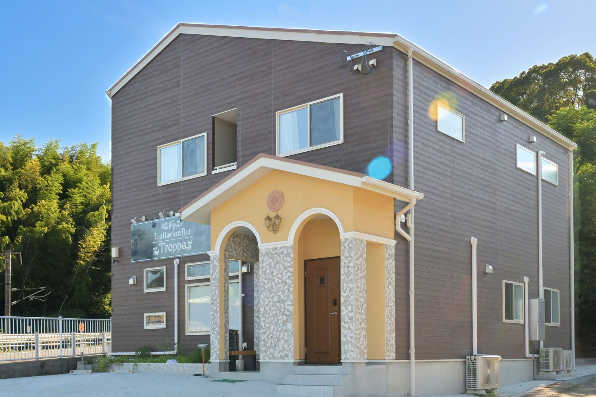 Ｔｒａｔｔｏｒｉａ＆Ｂａｒ　Ｔｒｏｐｐｏ（トラットリア＆バール　トロッポ）