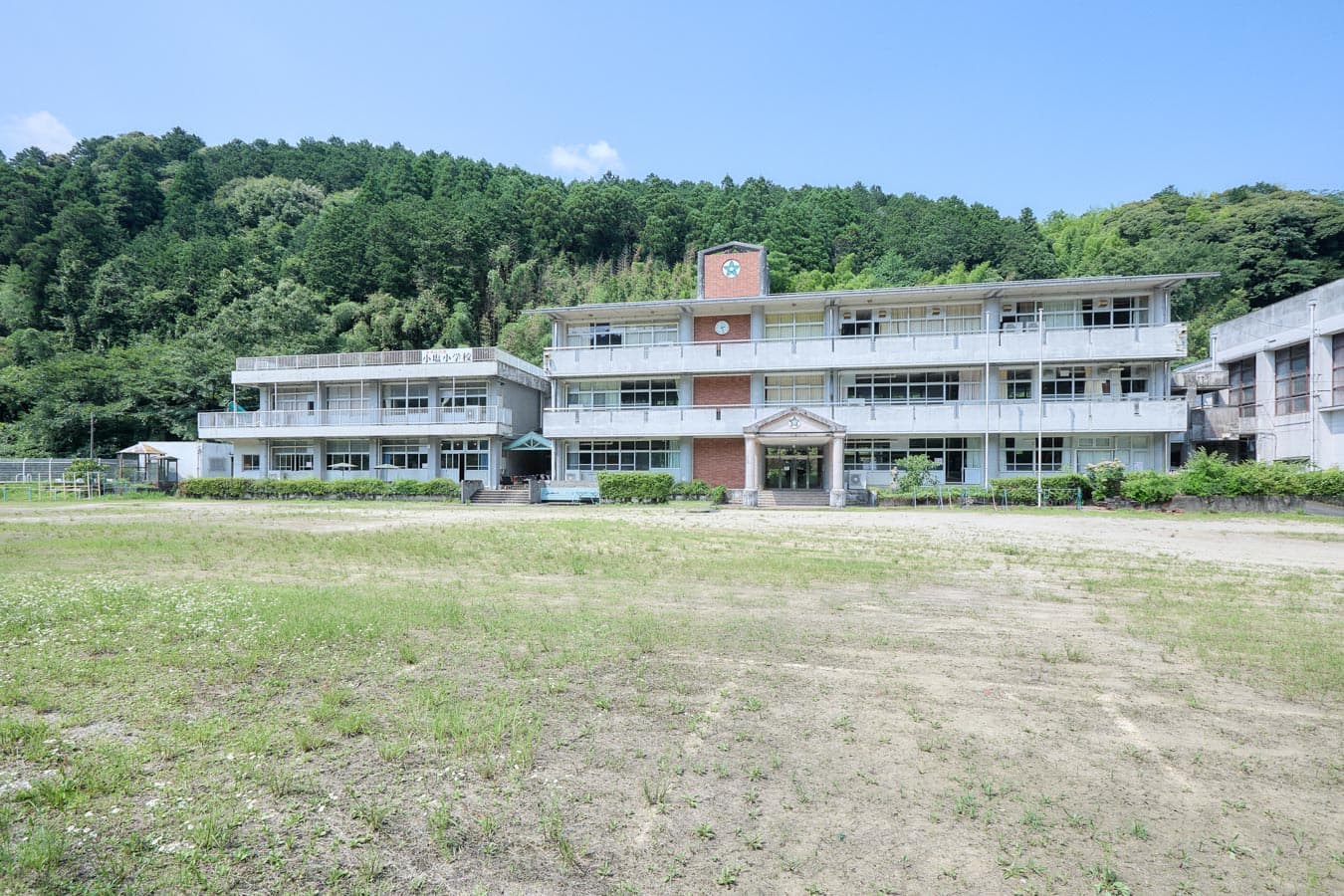 泊まれる学び舎&ジビエBBQ「ひみつ基地小塩」