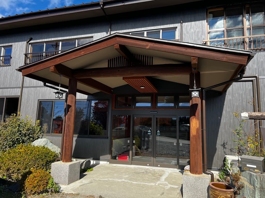 かにと和牛 富士山亭(旧:河口湖 白滝旅館)