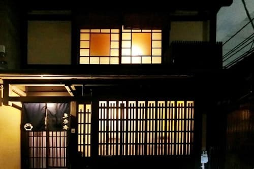 庭園ビューの浴室付き・伝統的な京町家　＾