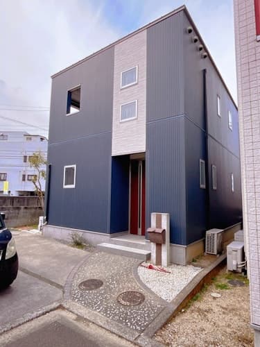 民宿 月/市内中心部行きのバス停までは徒歩1分以内です。 ^