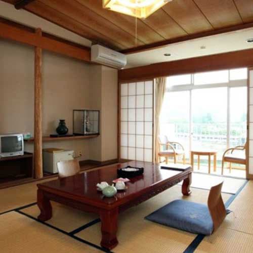 大自然の静寂と天然自噴温泉を愉しむ湯宿　亀山温泉ホテル 2