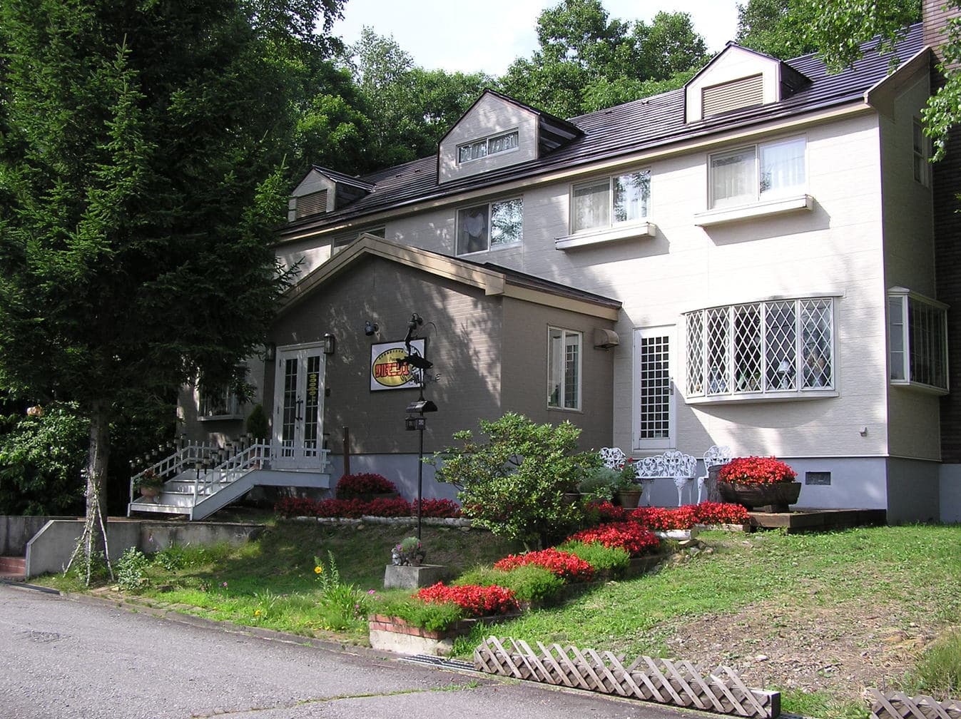 ペンション サルモニダエ