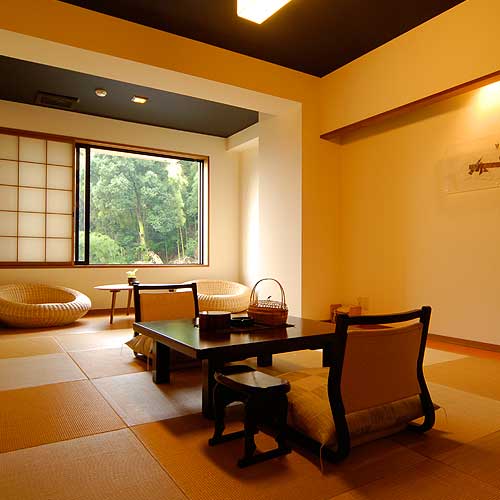 着物で彩られた全館畳敷きの宿　楽山やすだ 2