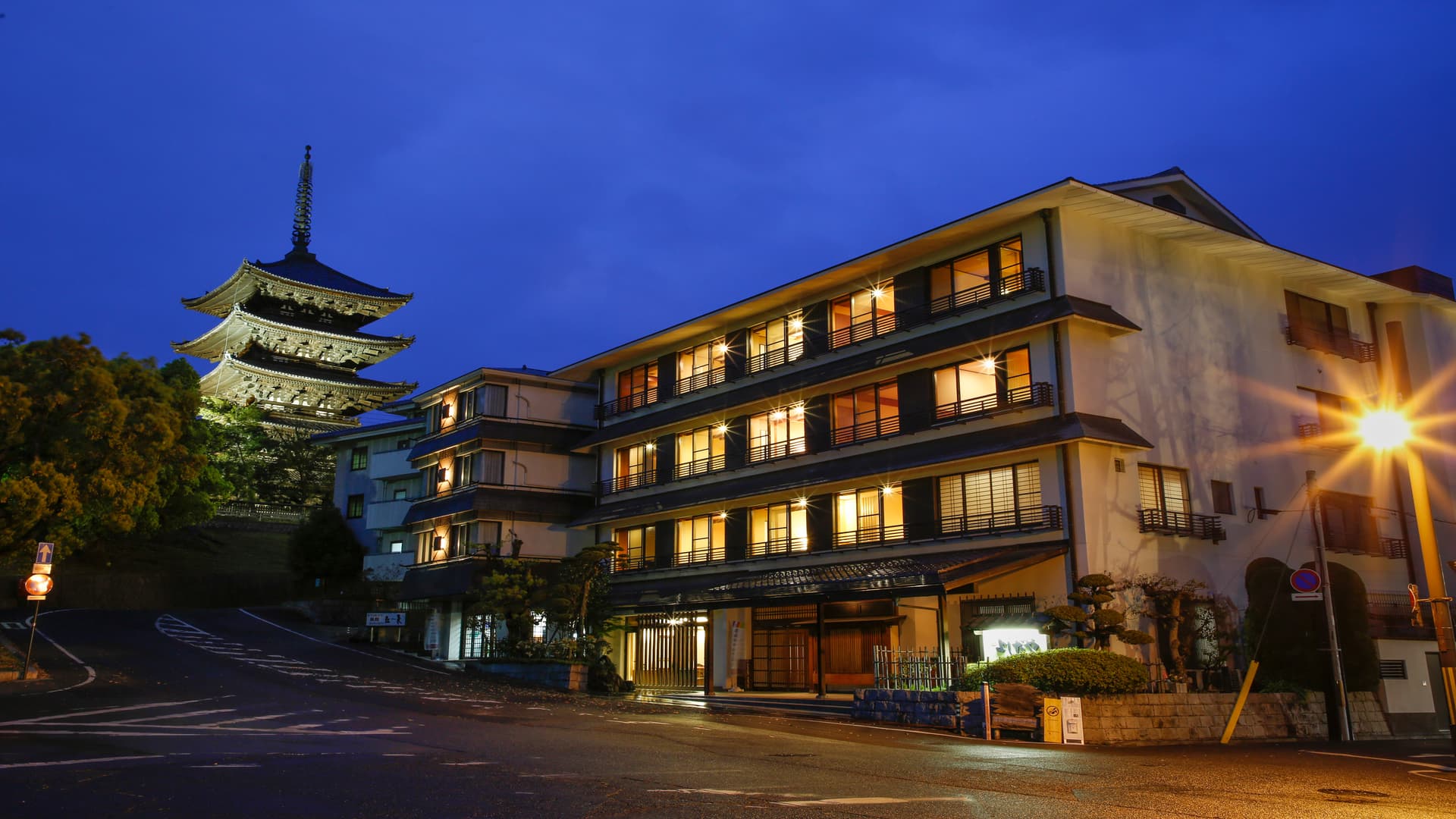 さるさわ池 よしだや