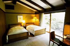 由布院温泉　山荘　無量塔 2