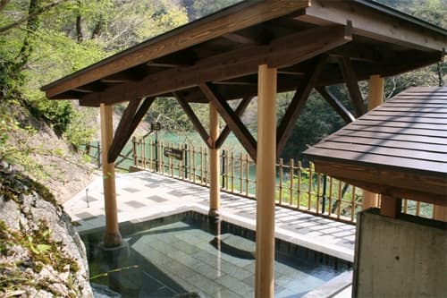 船でしか行けない秘境の一軒宿　大牧温泉 2