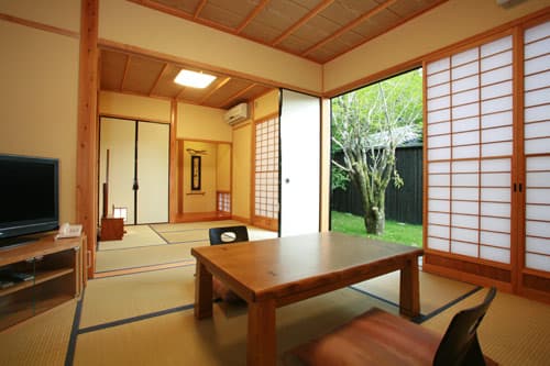 小田温泉　静寂な森の宿　山しのぶ 2