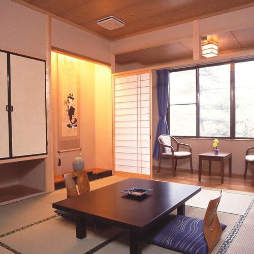 ふぐ料理　活魚料理の宿　やまに旅館 2