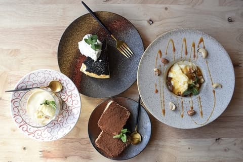 cafe & salon HA.NA.RE. ハナレ