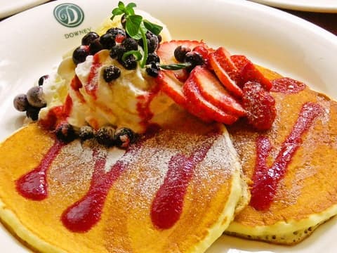 cafe DOWNEY 日赤イースト店