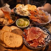 【全席喫煙可】汁パスタと小皿料理大衆洋酒場ニャンコ 3