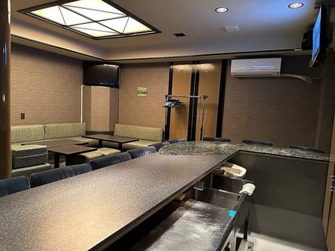 カラオケバー 桃子