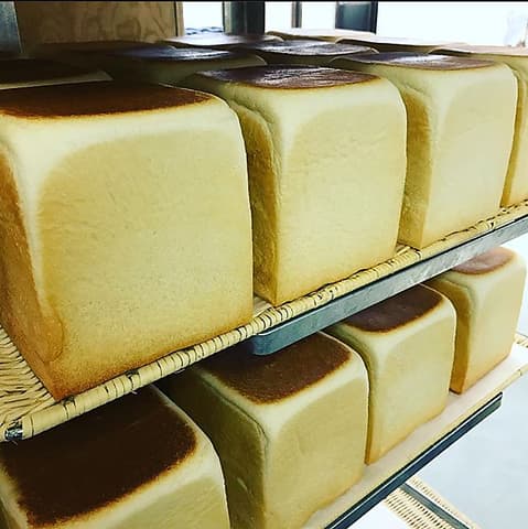 焼きたて食パン専門店 一本堂 岡山大元店