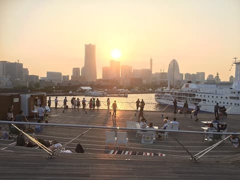 オーシャン フロート カフェ 大さん橋