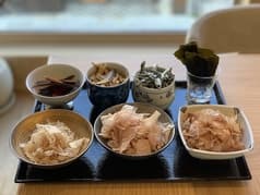 出汁と小鉢の和食 なのに 2