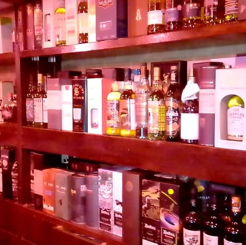 ADJUST アジャスト