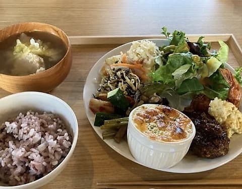 あわいウリ食堂