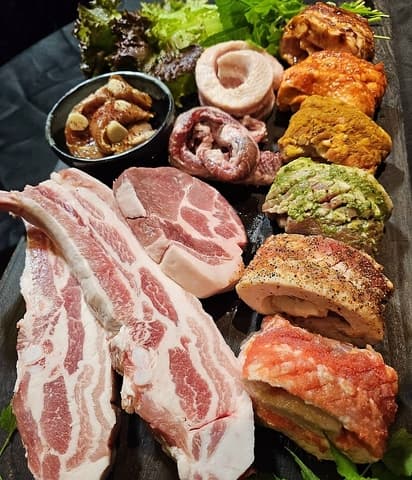 炭いぶし極上サムギョプサル テジワン