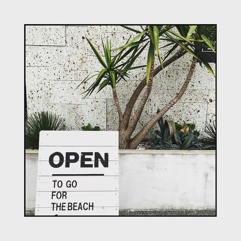 CHICKEN AND CHIPS チキンアンドチップス