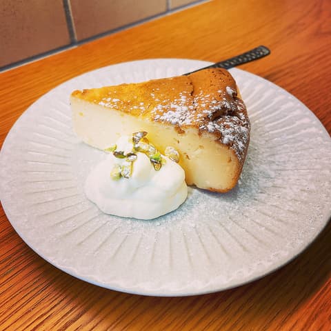 Cafe&deli LITTLE SAKURA カフェアンドデリ リトル サクラ