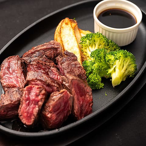 永田精肉店 肉屋のハンバーグと炊き立ての米