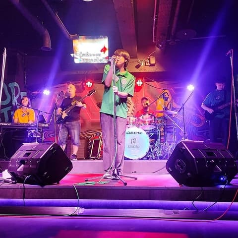 【生バンドカラオケバー】　俺スタジオ　札幌すすきの店